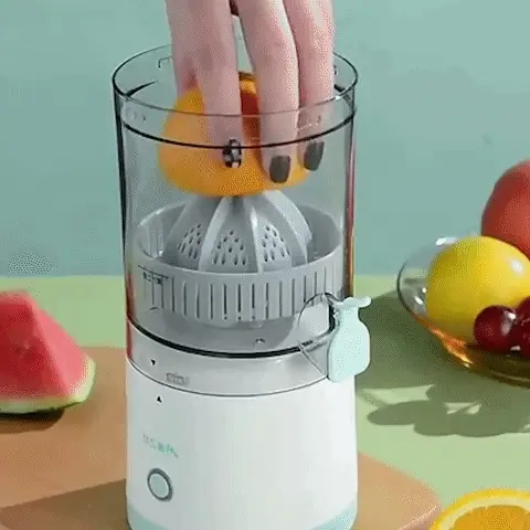Rechargeable electric juicer
